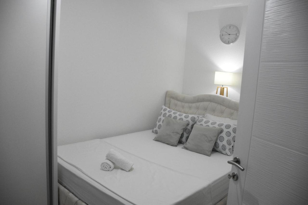 מוסטר The White Apartment מראה חיצוני תמונה