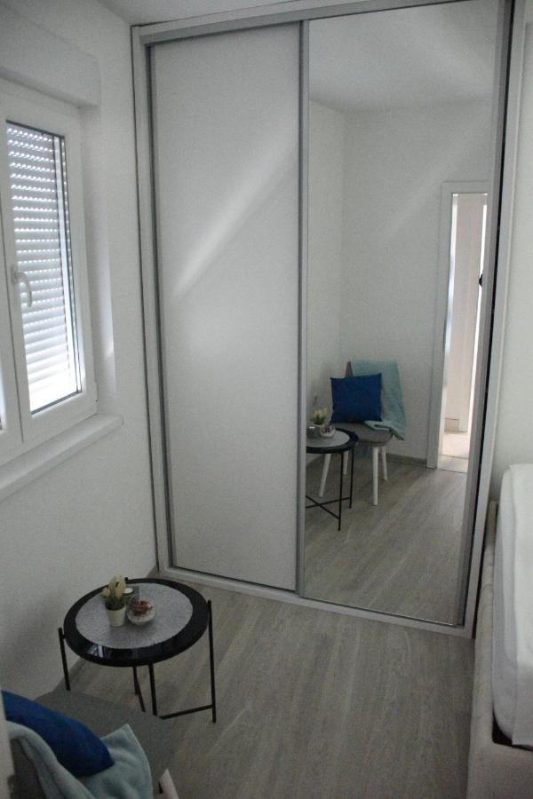 מוסטר The White Apartment מראה חיצוני תמונה
